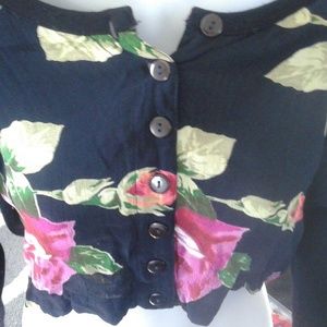 Cute floral cropped shrug /cardigan.
